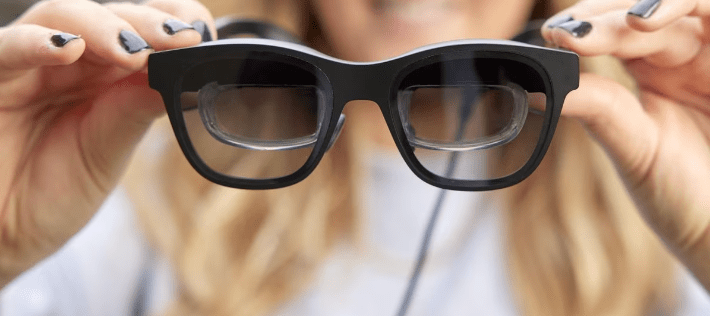 empowering-the-visually-impaired-wearable-eyeglasses-and-innovative-apps
